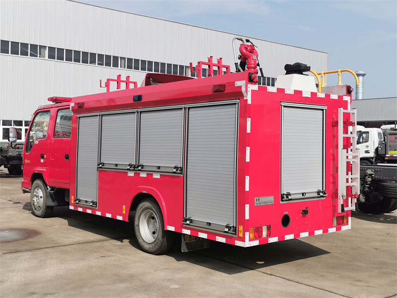 Isuzu 600P water tanker fire fighting truck