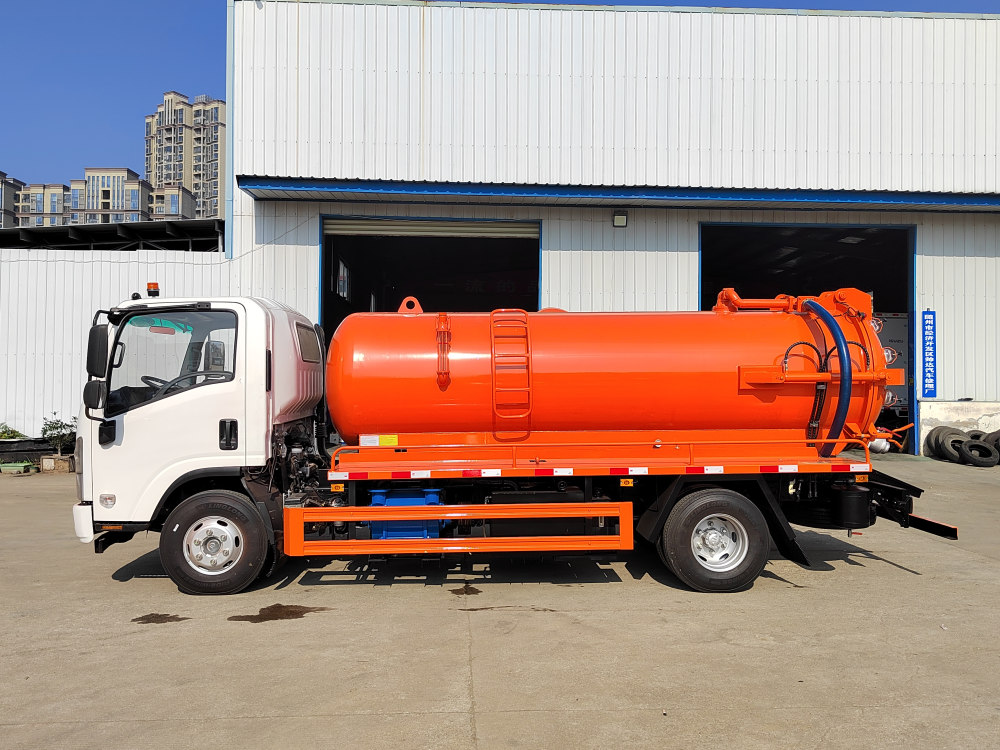 Japan ISUZU KV600 Vacuum Sewage Suction Truck