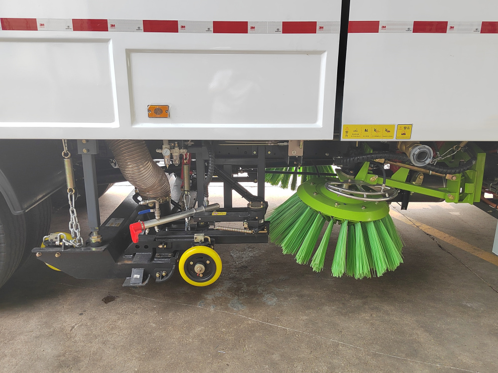Giga Isuzu EV Electric Street Washing Cleaning Sweeper Truck