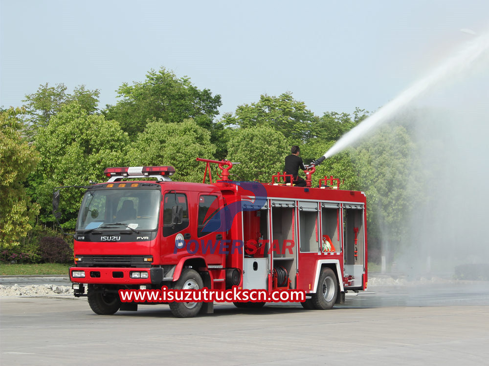 L'introduction générale du camion de pompiers Isuzu
        