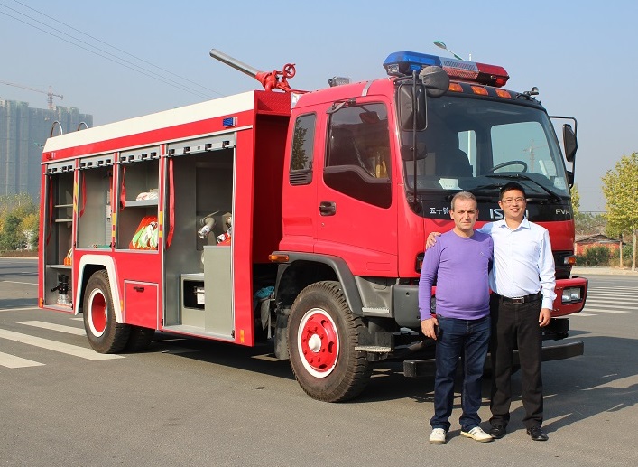 Un client arménien commande un camion de lutte contre l'incendie Isuzu FVR de notre usine
    