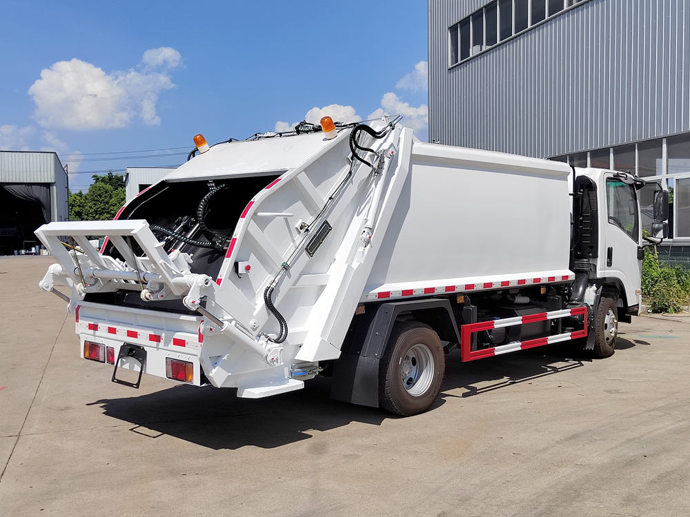 Quel est le taux de compression du camion compacteur de déchets Isuzu ?
    