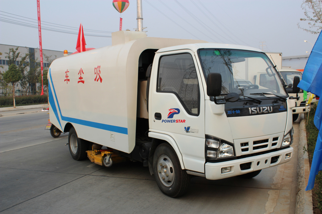 Camion de balayeuse de route vide de ISUZU faite par camions Powerstar