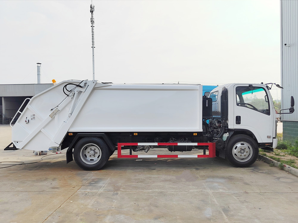 Quel est le matériau du camion poubelle à chargement arrière ?
    