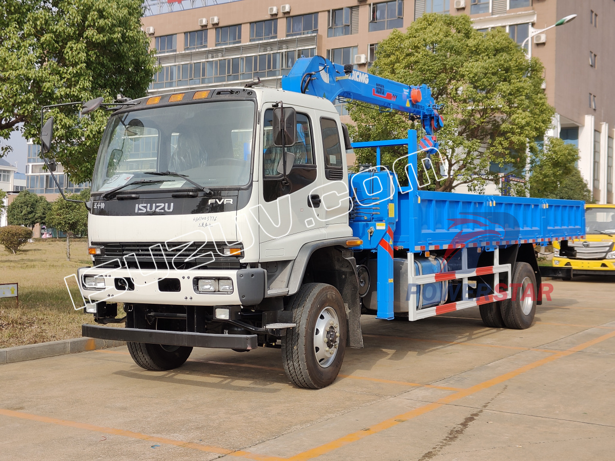 Isuzu FVR off road toutes roues motrices camion-grues en Afrique